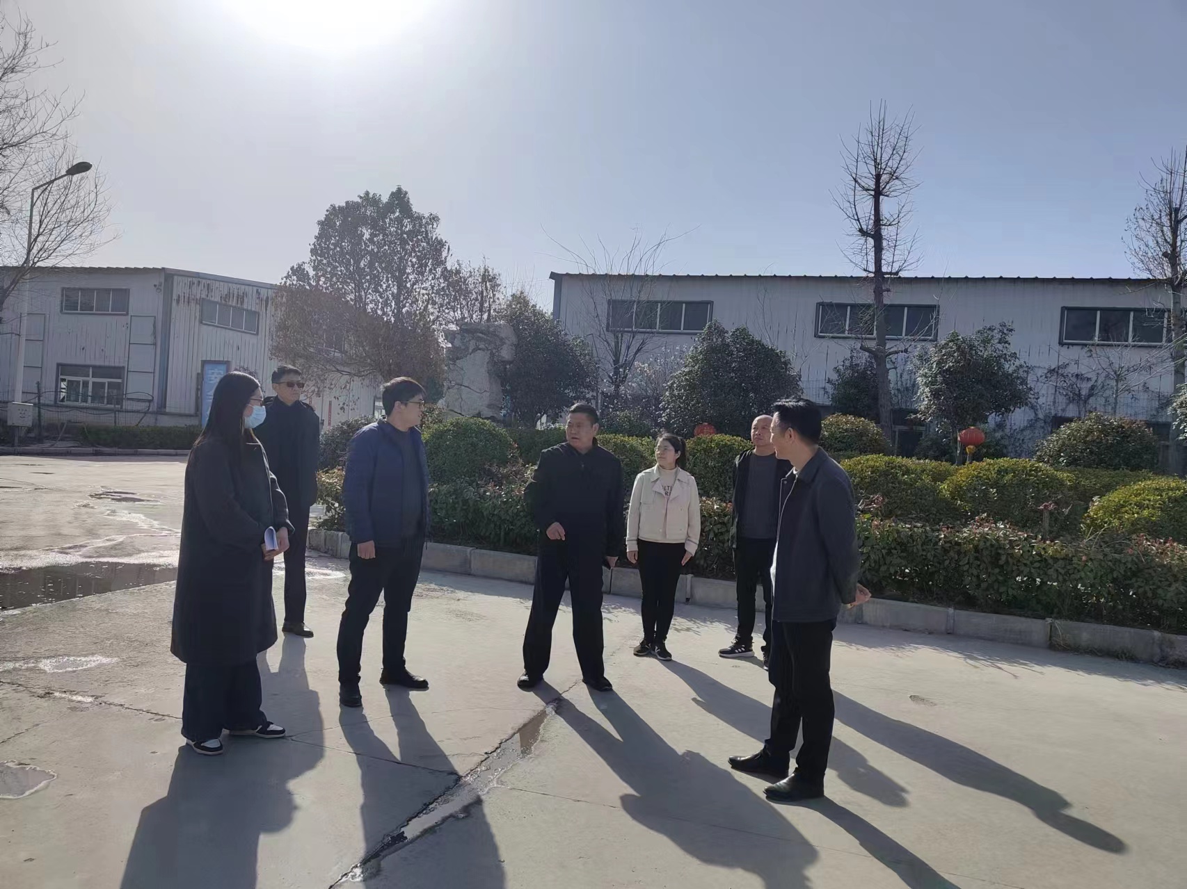 濉溪县人民政府副县长李影前往刘桥镇工业园就2023年第四季度省警示片