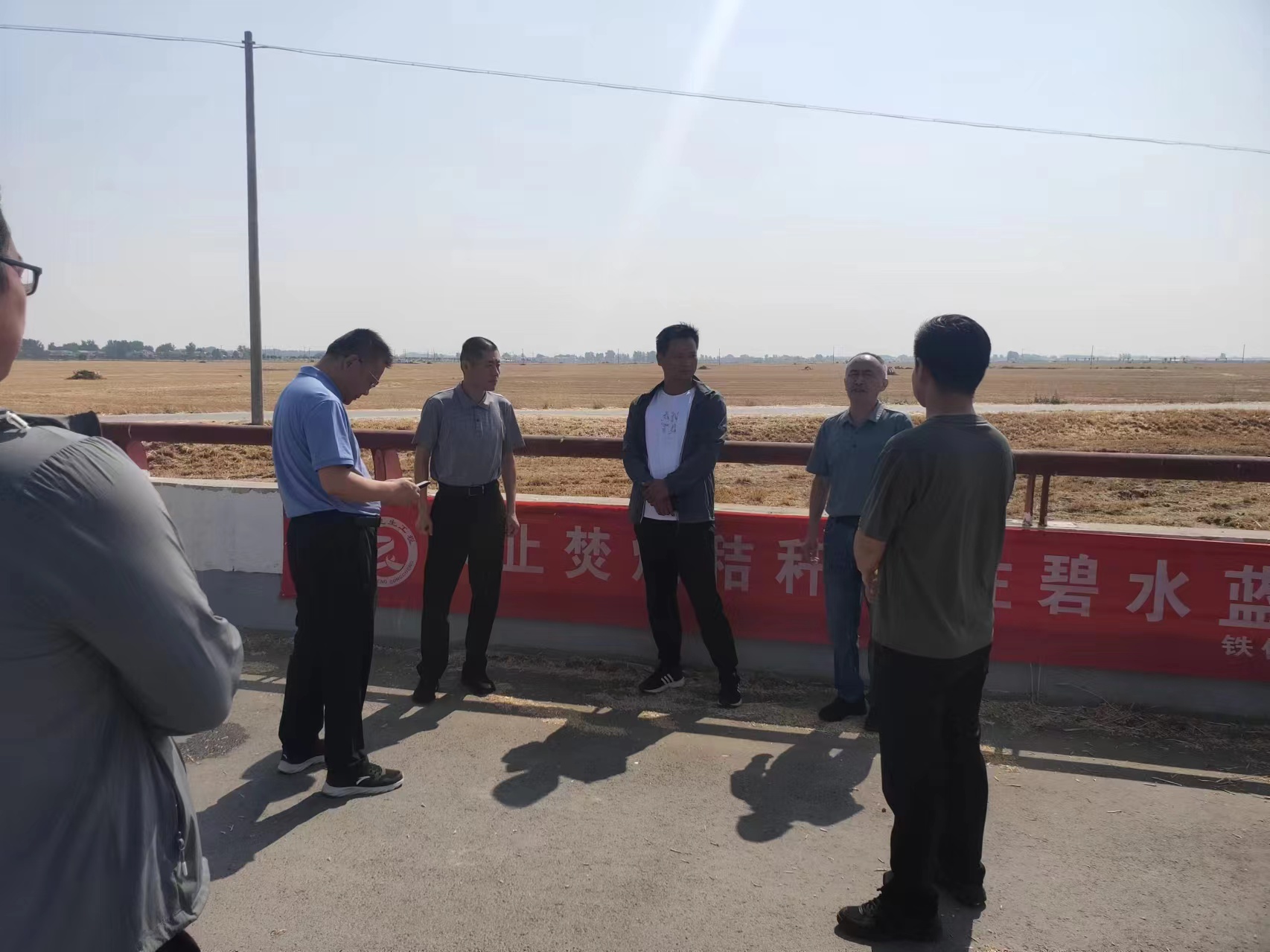 濉溪县生态环境分局党组书记,局长朱光玉带队对铁佛镇石羊桥段水质