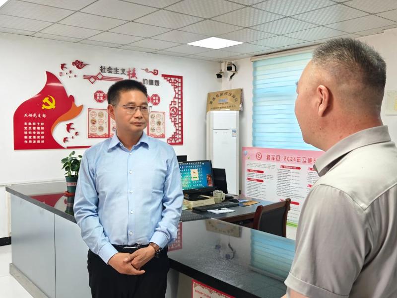 黄韡调研四铺镇深入贯彻中央八项规定精神学习教育及农业农村工作