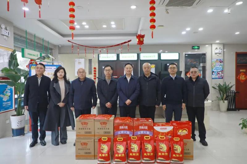 史庆超开展春节送温暖慰问活动并督导检查节前市场保供和安全生产工作