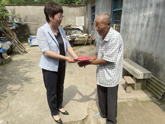 姜灵叮嘱陪同人员,要高度关注,关心退役军人生活,切