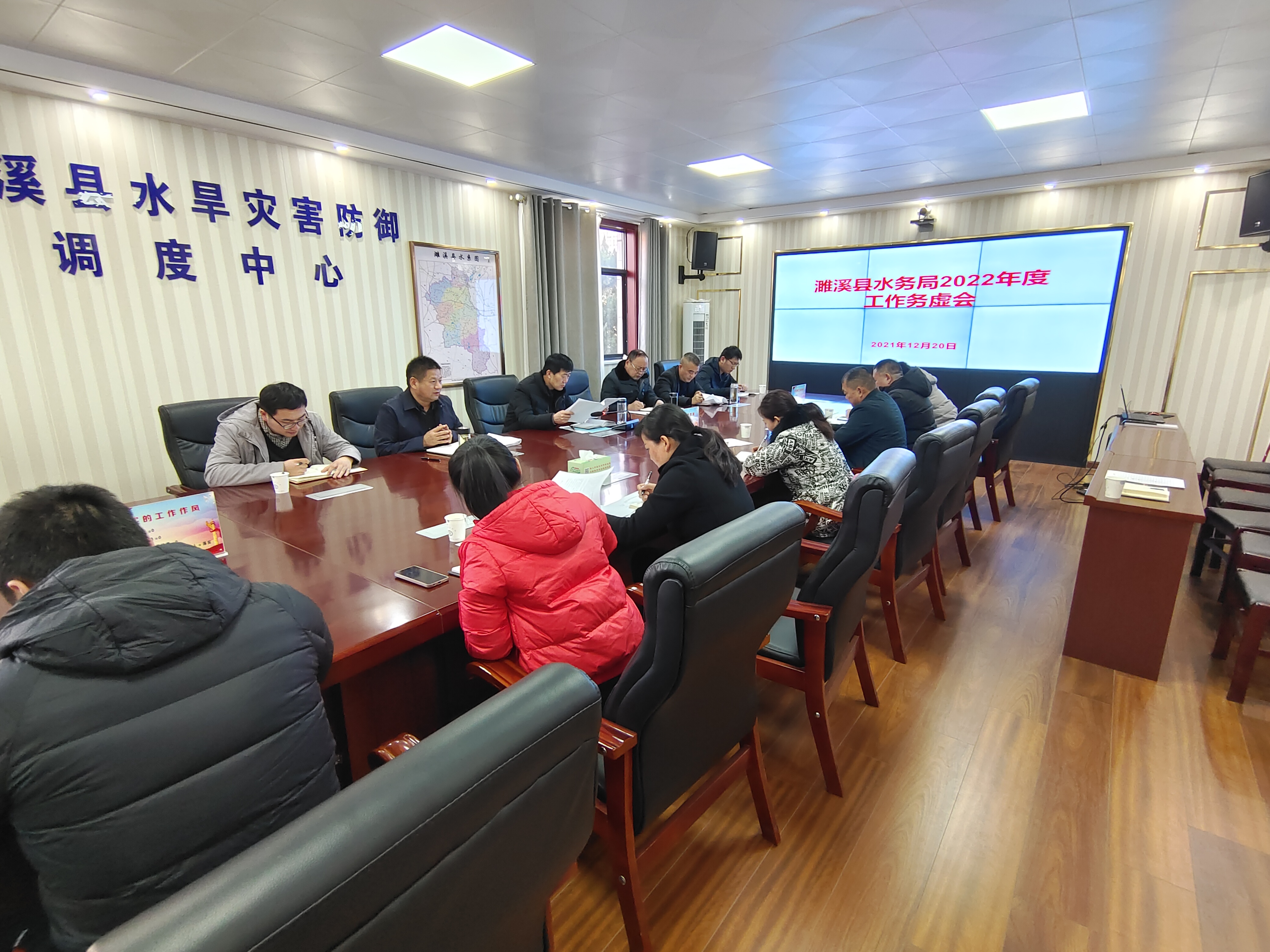 单晓华要求,一要用发展的理念总结过去,思考当下,展望未来;二要用与时